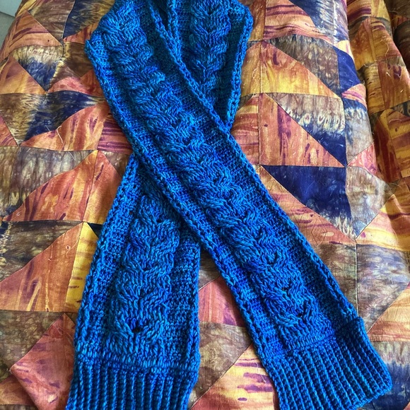 Hand-crafted 💯 hand-dyed merino wool (Malabrigo) scarf. 64“L, 6.5 W. Unisex. - Picture 4 of 4